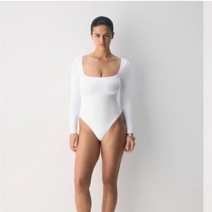 Aritzia babaton long sleeve square neck bodysuit